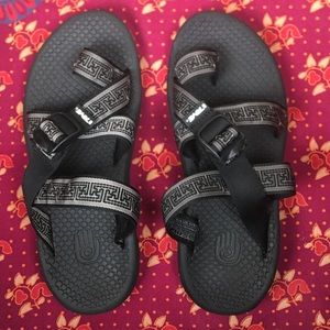 Men’s Teva open heel adjustable sandals